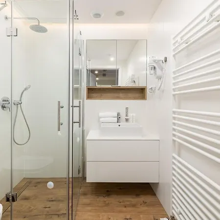 Sunny Coast With In By Renters *