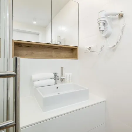 Sunny Coast With In By Renters Apartment