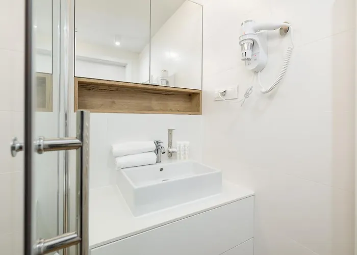 Sunny Coast With In By Renters Apartment